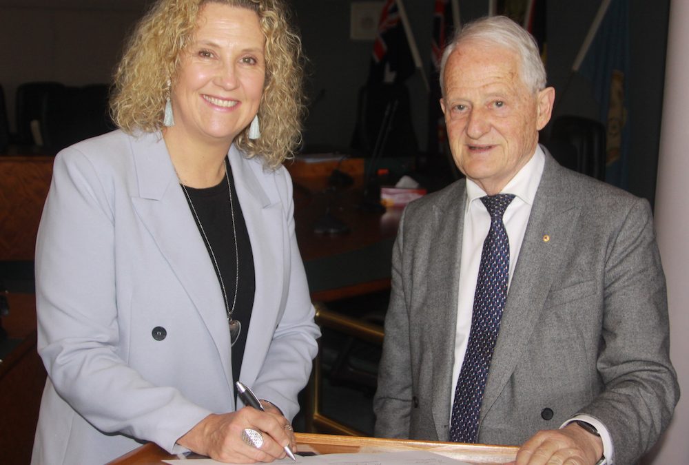 Hornsby Shire Council and Hornsby Chamber of Commerce sign MOU to support and grow local economy